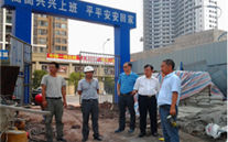 张龙义董事长视察慰问yd12399云顶集团燃气股份有限公司办公大楼建设基地